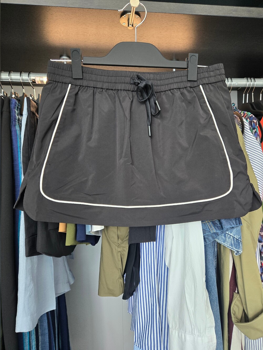 Good American Black Skort with White Piping Trim